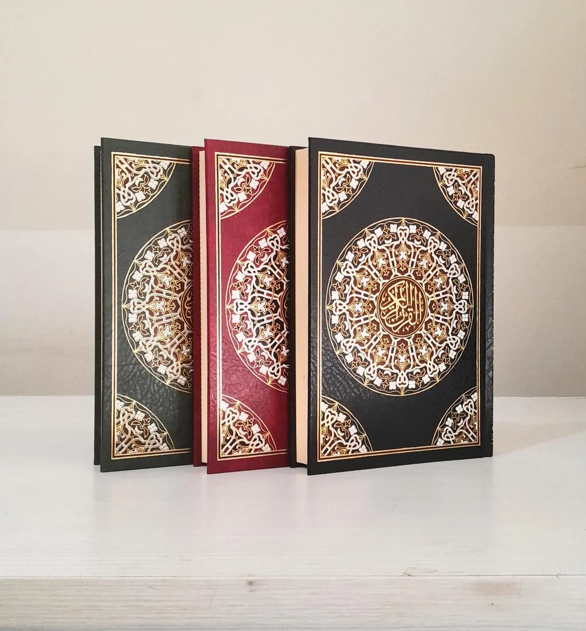 Jual Kitab Mushaf Utsmani Mushaf Al Quran Hafs 20*14 cm Mushaf A5 Quran Resalah Khat Utsman Thaha | مصحف حفص 14*20 فني Impor Original di Toko Kitab Alresalah